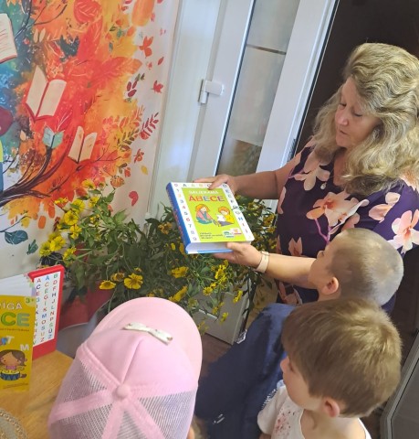 Grāmata, kuras priekšā noņemam cepuri - ĀBECE